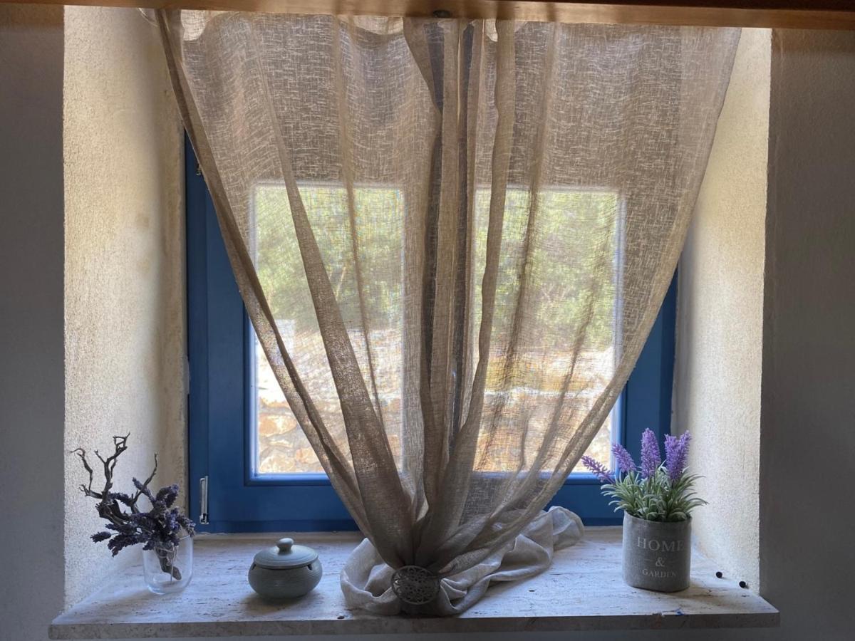 Marina Castellana Studios Chalki Town المظهر الخارجي الصورة