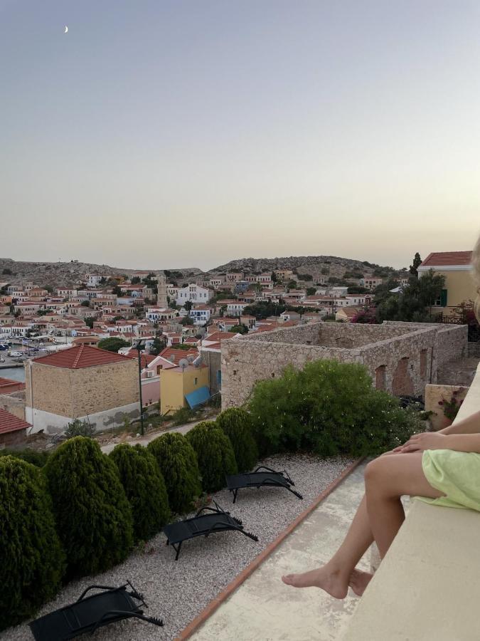Marina Castellana Studios Chalki Town المظهر الخارجي الصورة
